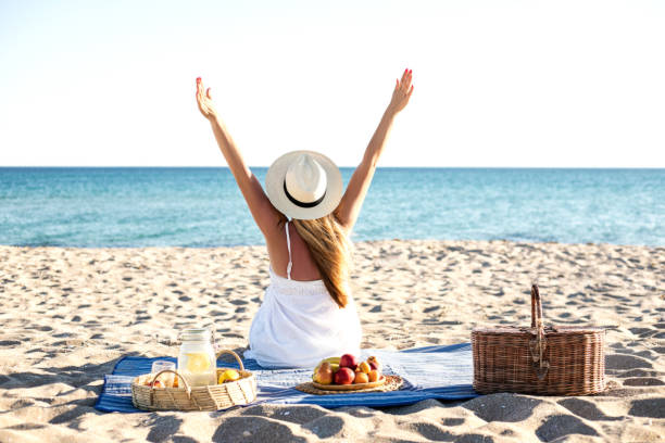 Cibo in spiaggia: quando si può entrare in acqua?